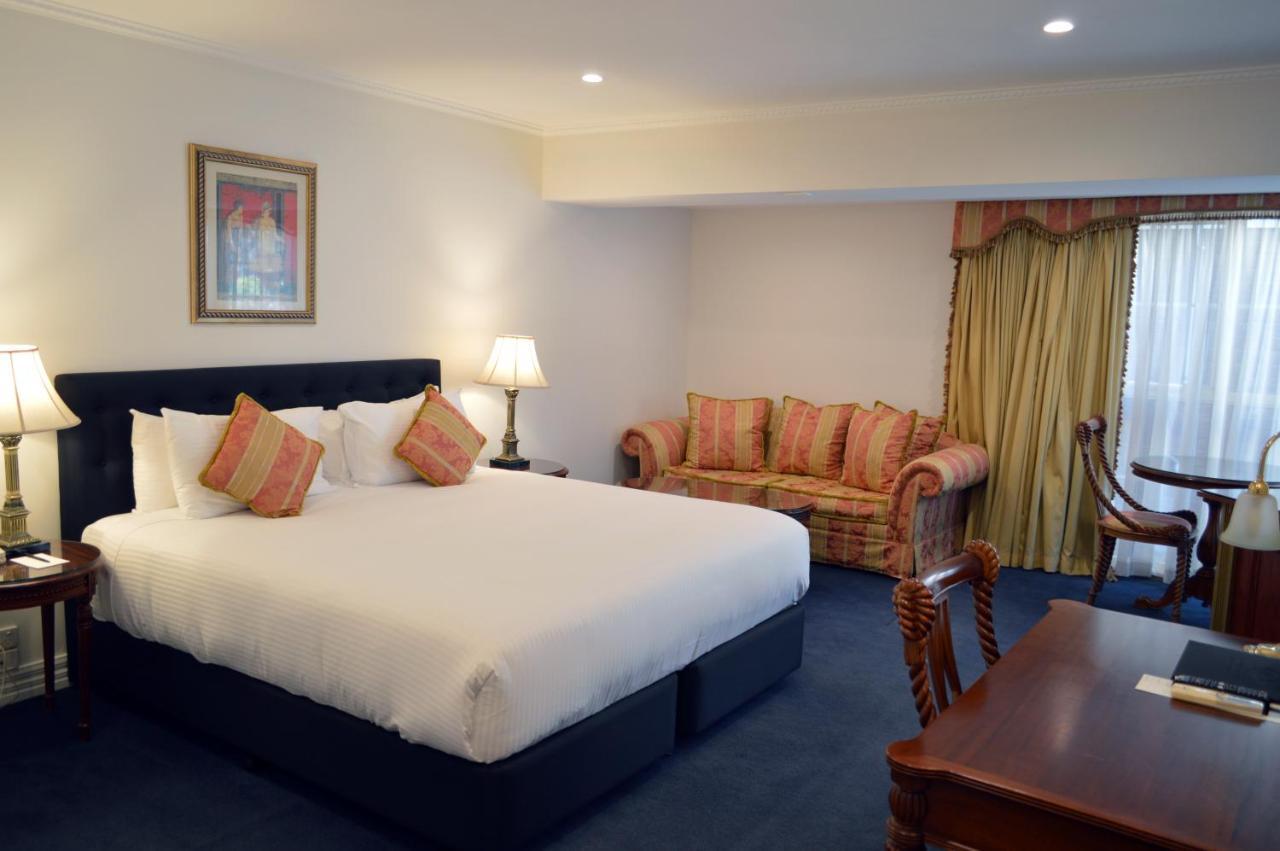 Canterbury International Hotel Forest Hill Экстерьер фото