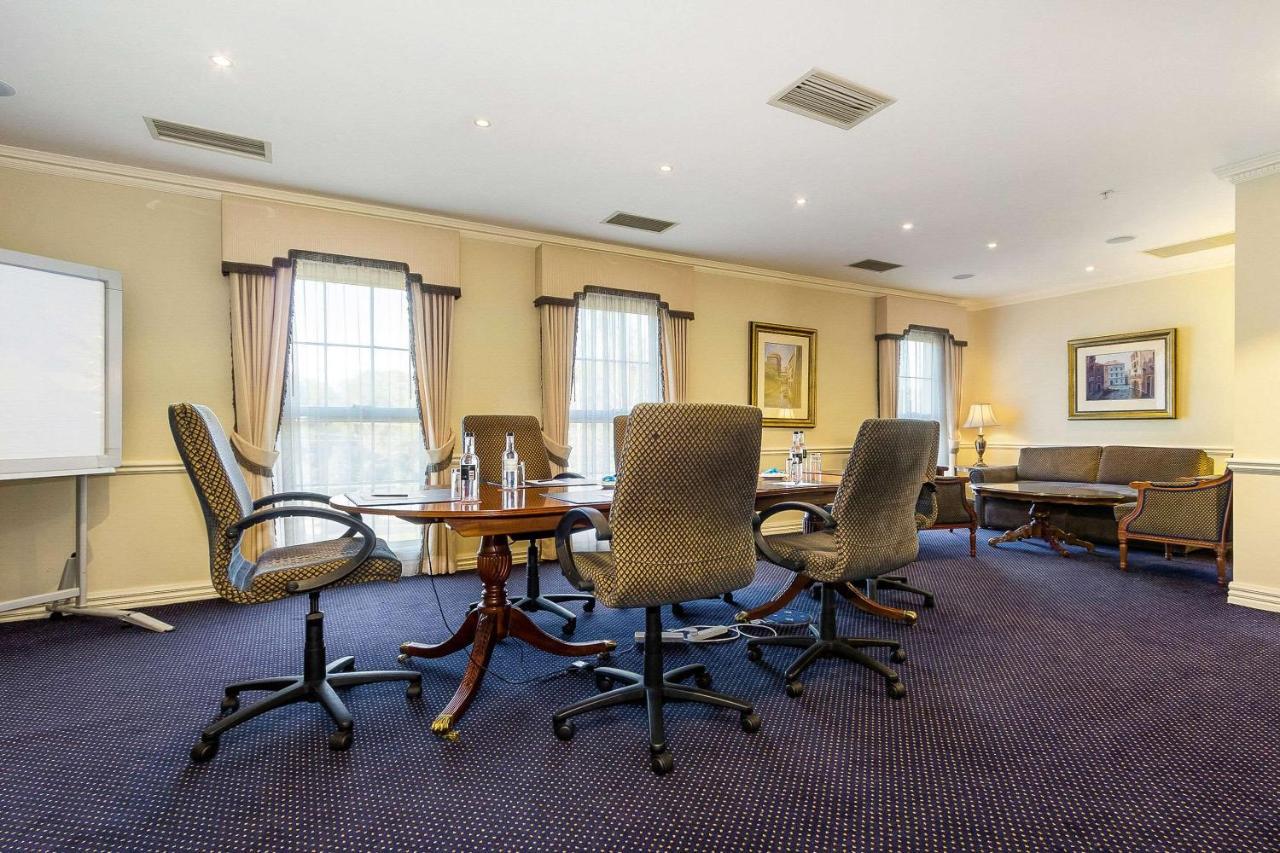 Canterbury International Hotel Forest Hill Экстерьер фото