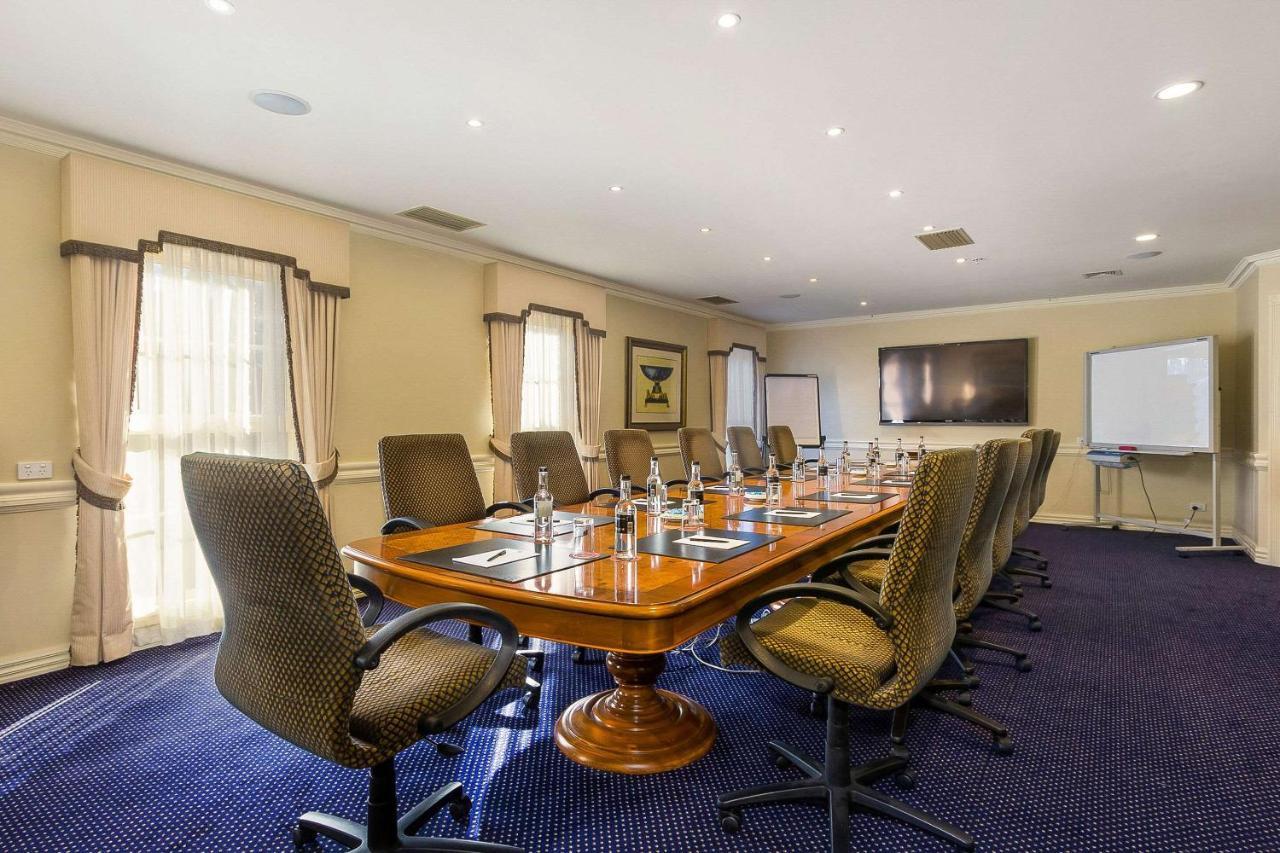 Canterbury International Hotel Forest Hill Экстерьер фото