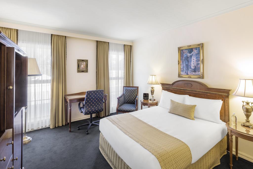 Canterbury International Hotel Forest Hill Экстерьер фото