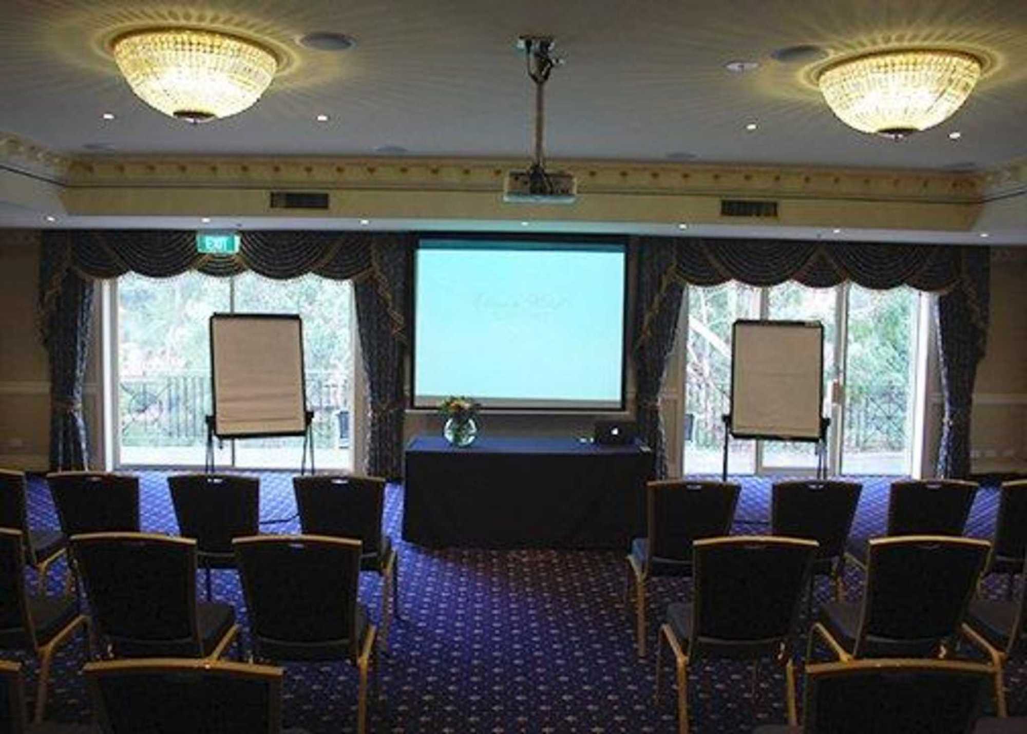Canterbury International Hotel Forest Hill Удобства фото